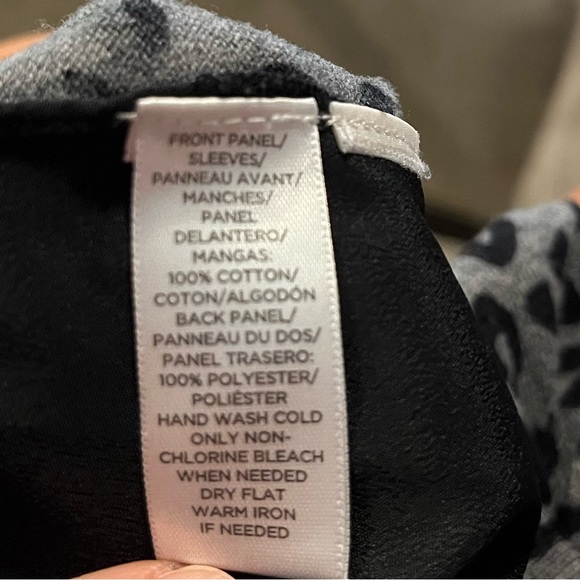 🔥Loft Hi/Lo V-Neck Leopard Print Sweater Size:S Color:Black and Gray - Picture 8 of 9